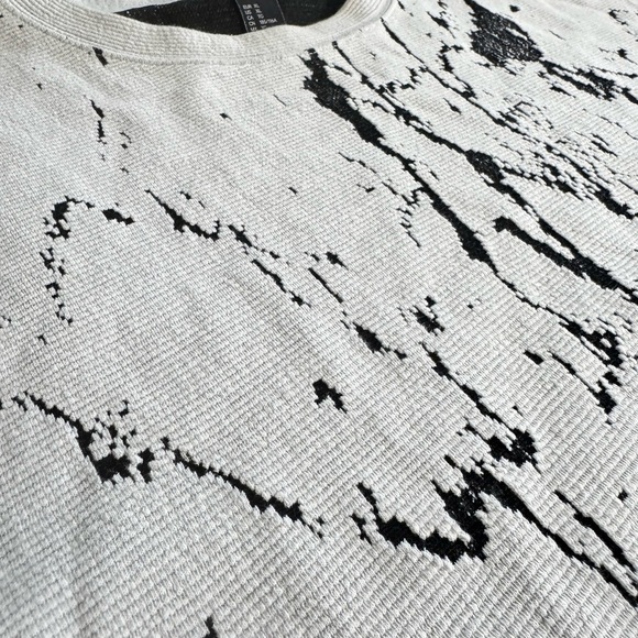 H&M Black and White Crewneck Sweater with Abstract Pattern - Picture 5 of 10